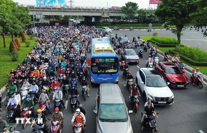 8月27日早上高峰时段平兆四岔路口区域的拥堵情况。