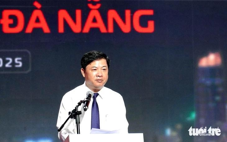 岘港市人委会主席梁阮明哲刚获委任为岘港市市委书记。