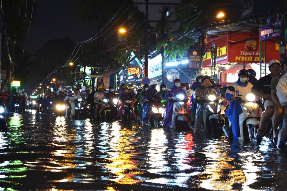 大雨引发水淹。