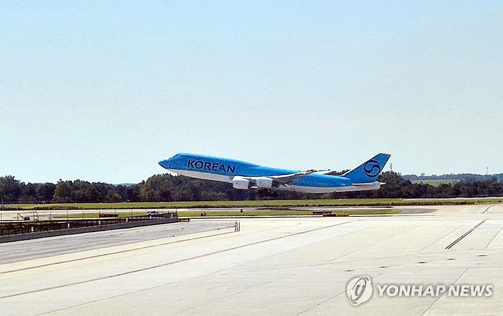 当地时间9月11日，在哈兹菲尔德-杰克逊亚特兰大国际机场，韩国公民搭乘的包机起飞。 