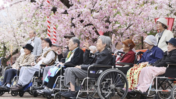 日本百岁老人人数连续55年创新高。