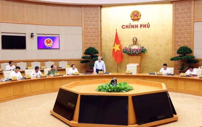 政府常务副总理阮和平主持召开会议，就两级地方政府模式的实施与运行情况，与各部、部门和机关领导进行讨论。