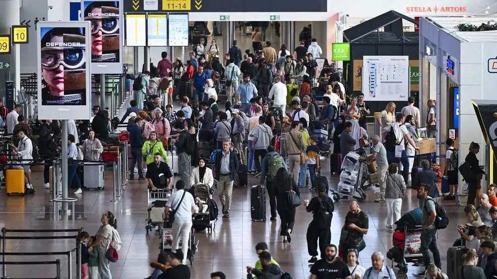 英国希思罗机场因网络攻击持续陷入混乱
