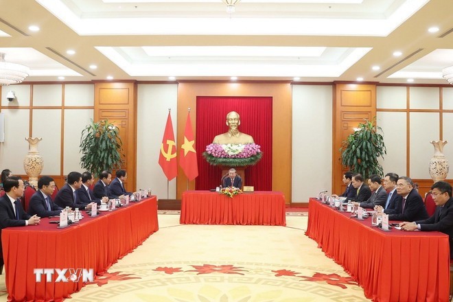 2025年4月4日，党中央总书记苏林与美国总统唐纳德•特朗普就越美关系通电话。