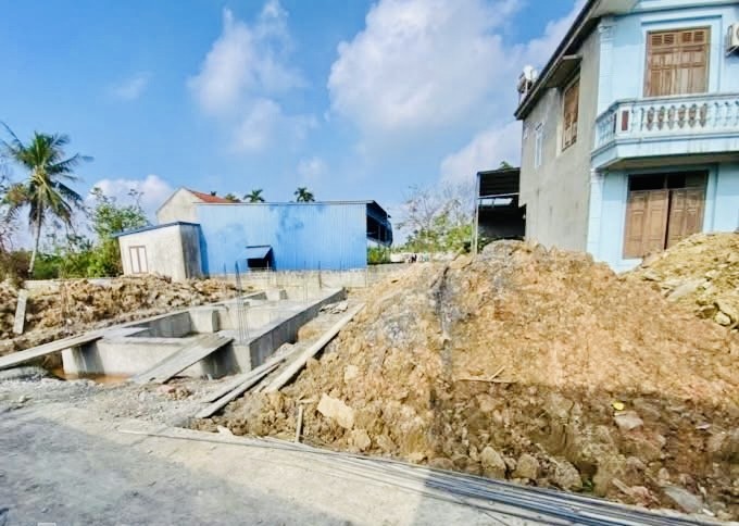 杜文友开始打地基时，当地政府没有采取任何制止措施，事态演变至今益发严重。