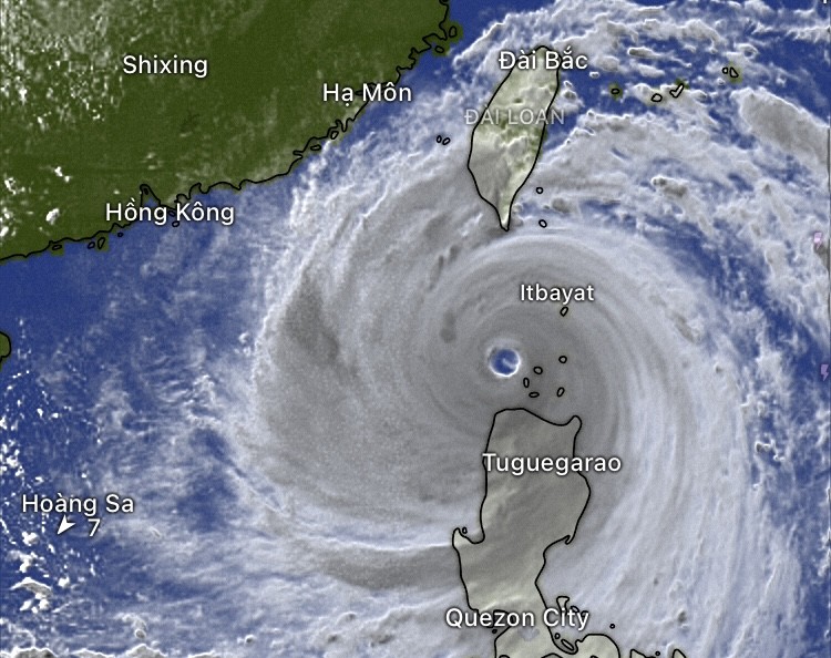 9月22日下午5时台风眼卫星图。