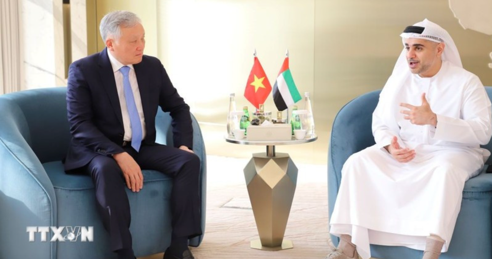 越南政府常务副总理阮和平会见阿布扎比国际金融中心主席艾哈迈德·杰西姆·扎阿比。