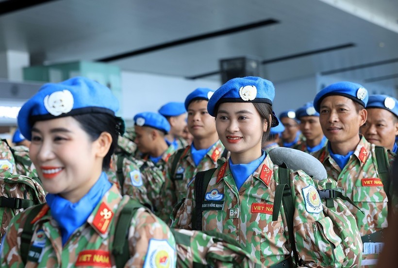 越南四号工兵队启程前往联合国阿卜耶伊临时安全部队特派团执行维和任务。