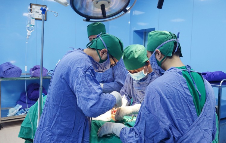 老翁意外发现患上乳腺癌。