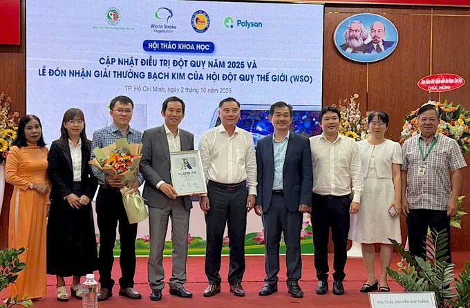 黎文盛医院接受世界卒中组织颁发的白金奖认证。