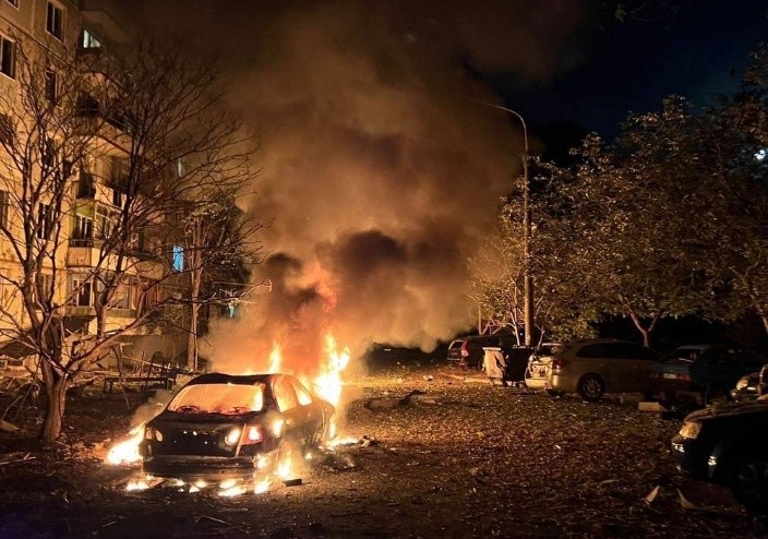 乌克兰多地遭导弹和无人机袭击 至少5人死亡