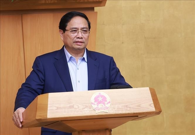 政府总理范明政主持召开政府9月份例行会议。