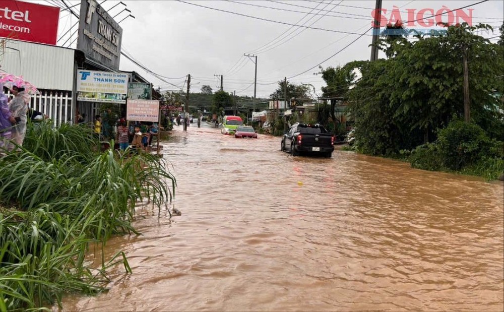 林同省保林3乡55号国道每次大雨后连续严重水淹。