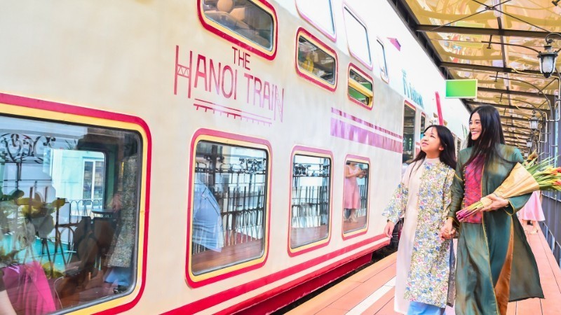 游客体验河内的旅游产品。