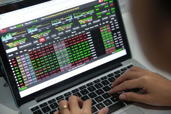 VN-Index 11月开盘下跌超过22点。