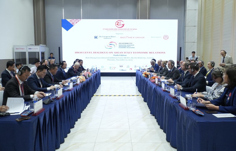 双方会见现场。