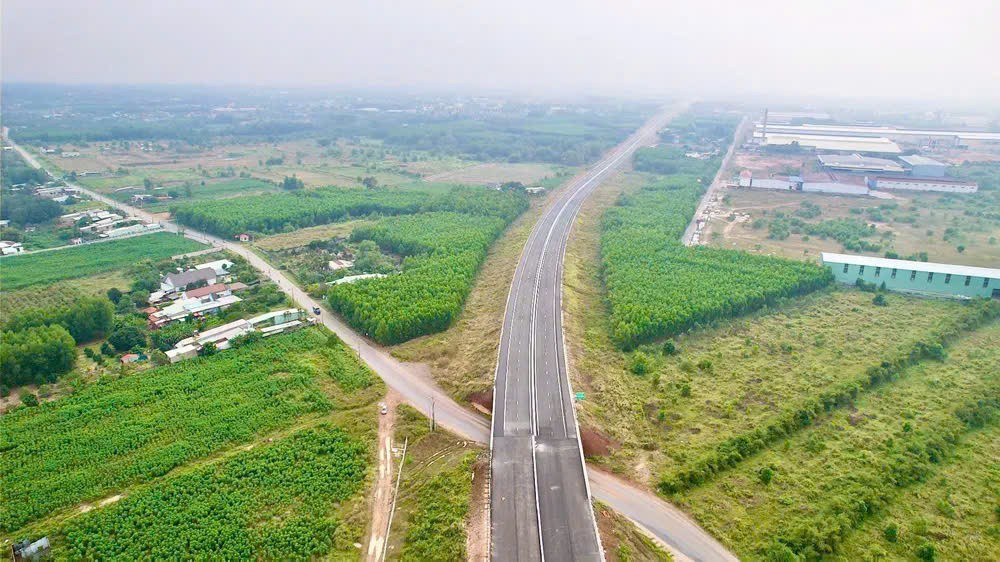 边和-头顿高速公路中途经胡志明市和同奈路段已连通。