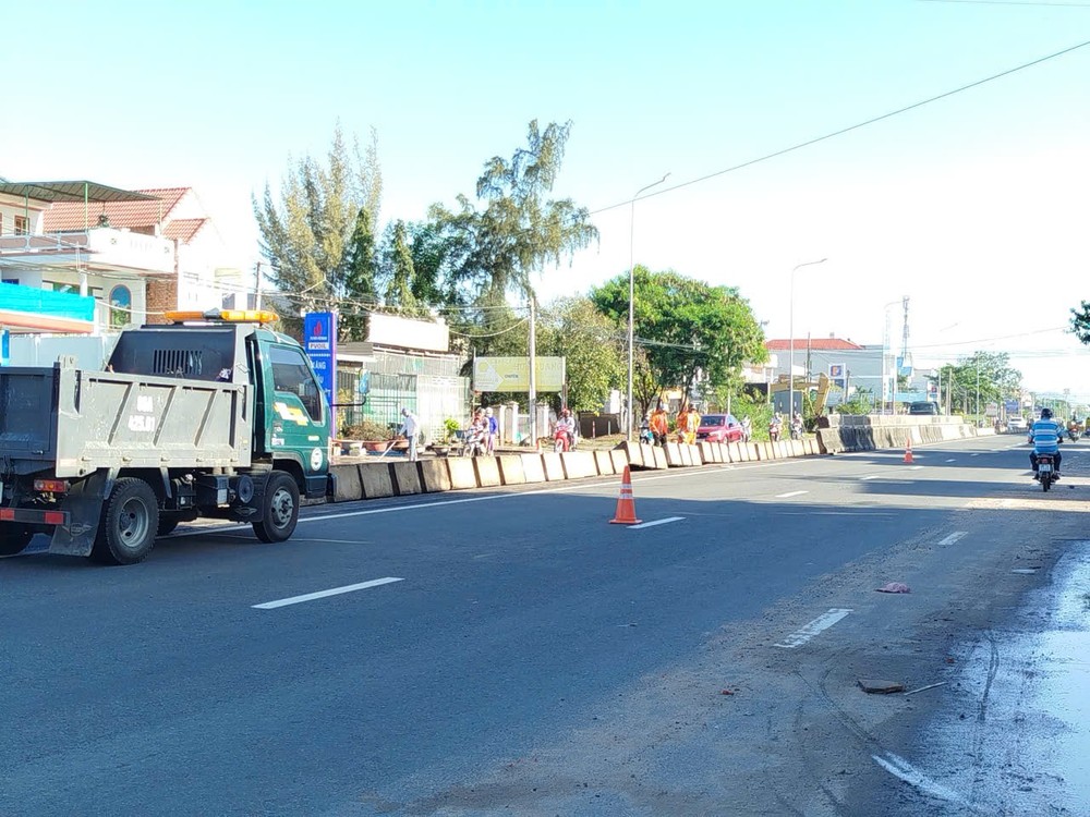 经过咸胜坊1号国道的路障已被拆除。