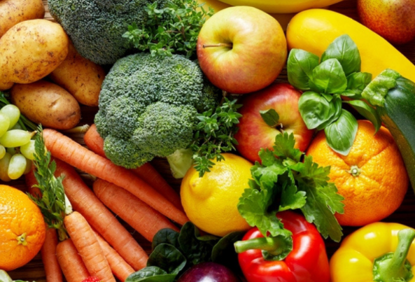 均衡饮食多吃新鲜蔬果有助預防鼻咽癌。