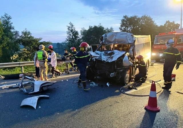 造成3人身亡的严重交通事故现场。