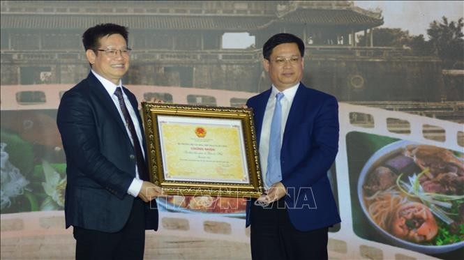 顺化牛肉粉正式被列入国家级非物质文化遗产名录的发布仪式。