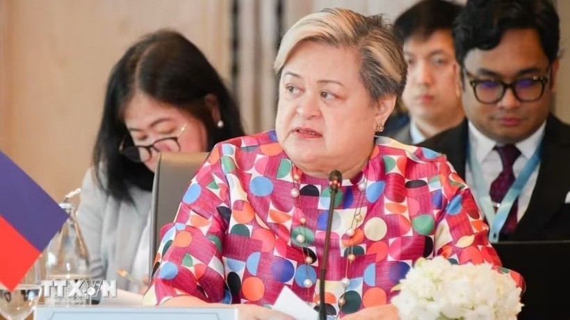 菲律宾外交部长特蕾莎·P·拉扎罗。