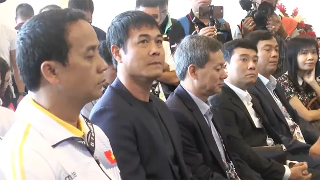 Bộ trưởng Nguyễn Ngọc Thiện động viên đoàn thể thao Việt Nam tại Malaysia ảnh 3