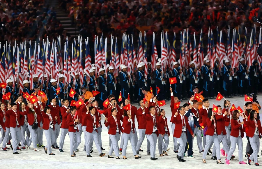 Các HLV, VĐV có thành tích tại SEA Games 29 được nhận thưởng trực tiếp vào tài khoản cá nhân. Ảnh: NGỌC HẢI