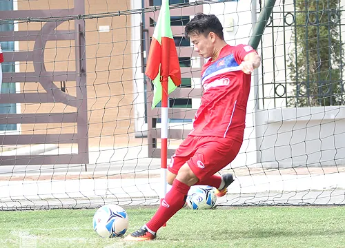 Minh Vương trong buổi tập của ĐTVN. Ảnh: QUỲNH ANH