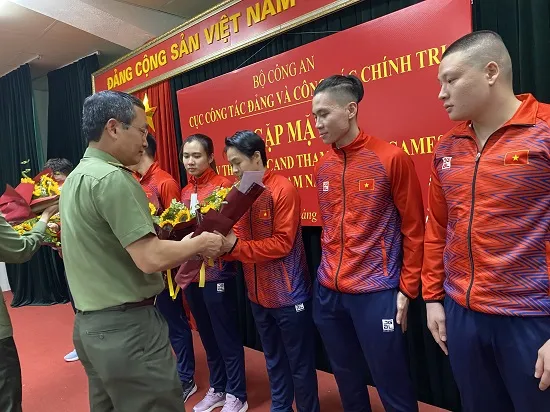 Trung tướng Nguyễn Ngọc Toàn động viên các tuyển thủ lên đường làm nhiệm vụ tại SEA Games 31