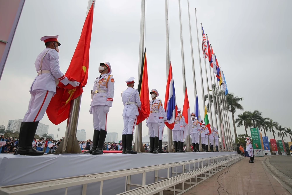 Lễ thượng cờ SEA Games 31 đã được chủ nhà Việt Nam tổ chức trang nghiêm. Ảnh: DŨNG PHƯƠNG