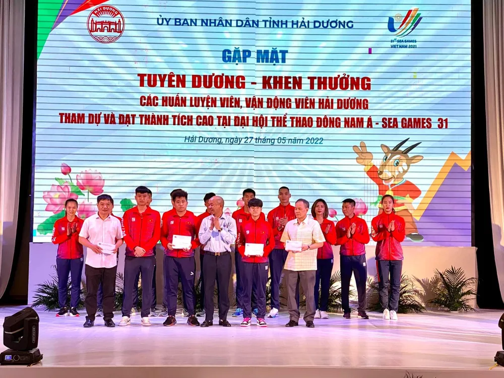 Nguyễn Đức Tuân, Trần Quốc Cường được quê nhà Hải Dương mừng công ảnh 1