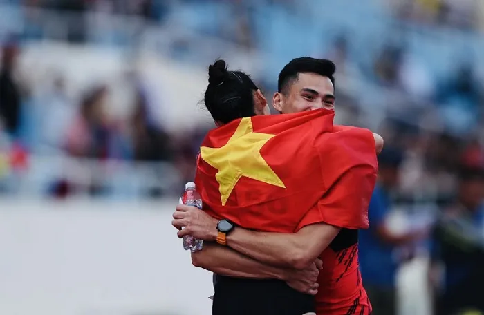 SEA Games 31 là lần gần nhất 2 anh em Lan, Lịch cùng ra sân thi đấu. Bây giờ, họ sẽ cùng đi Thái Lan tập huấn. Ảnh: DŨNG PHƯƠNG