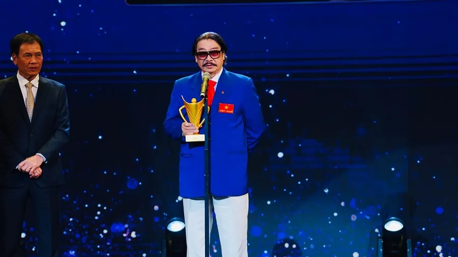 Ông Nguyễn Hồng Minh đã nhận giải thưởng thành tựu trọn đời của Ban tổ chức năm nay. Ảnh: W.TT