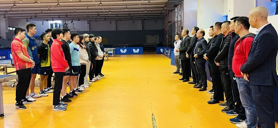 Lãnh đạo Liên đoàn bóng bàn Việt Nam đã gặp mặt động viên tinh thần các tuyển thủ ngay đầu năm mới 2023. Ảnh: PH.TUẤN
