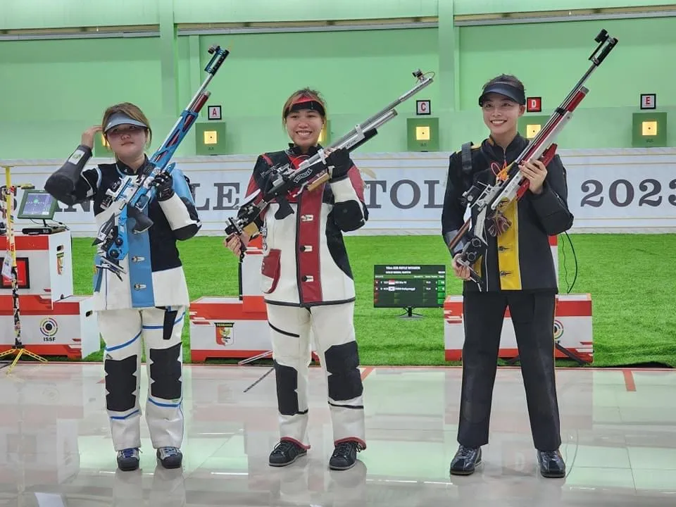 Thanh Thảo (ngoài cùng bên phải) đang có mặt tại Indonesia thi đấu. Ảnh: ĐÀO VŨ