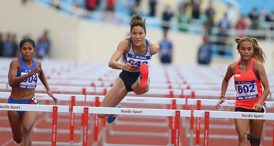 Nhà vô địch 100m rào nữ SEA Games 31 Bùi Thị Nguyên (giữa) cũng góp mặt tại giải đấu ở Philippines. Ảnh: D.P