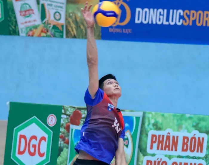 Chủ công ngoại binh người Thái Lan của đội nam Thể Công đã nỗ lực tại trận đấu với S.Khánh Hòa nhưng chưa thể có chiến thắng. Ảnh: LƯỢNG LƯỢNG