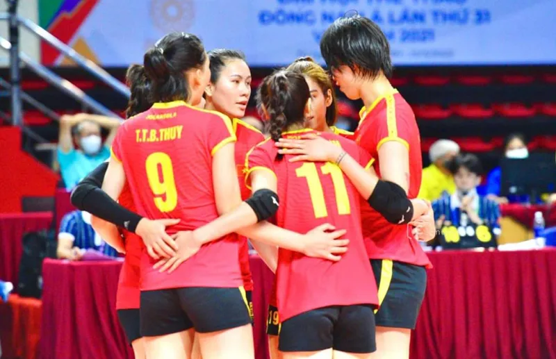 Bóng chuyền nữ Việt Nam vẫn đang tập luyện và hướng tới mục tiêu bảo vệ thành công thành tích HCB tại SEA Games 32. Ảnh: DŨNG PHƯƠNG