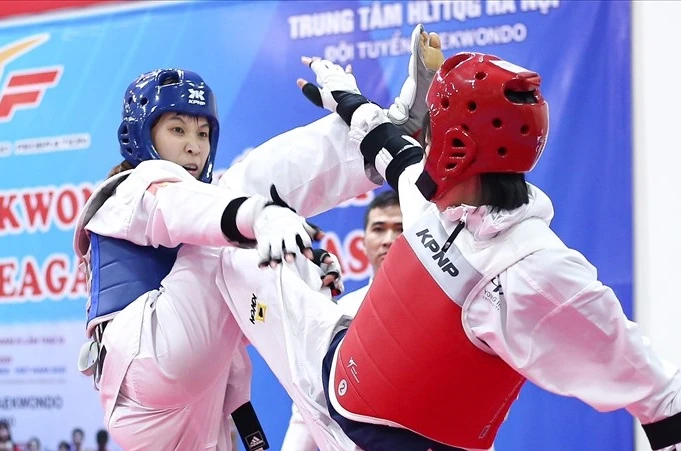 Võ sĩ Trương Thị Kim Tuyền (xanh) đang giữ ngôi vô địch hạng 46kg nữ từ SEA Games 31. Ảnh: MINH MINH