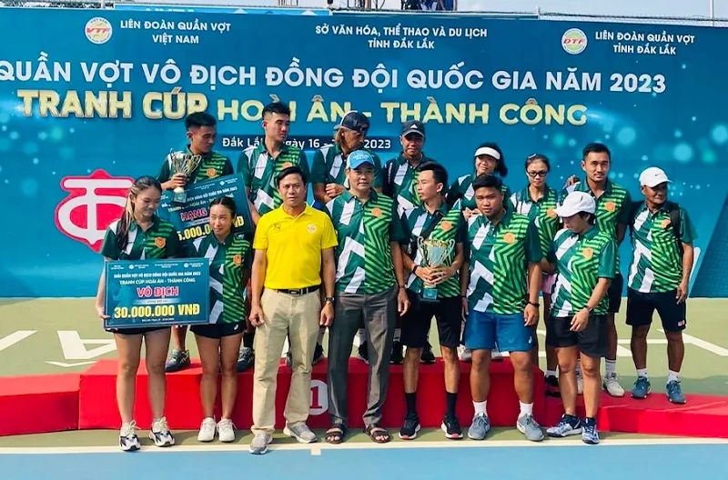 Các tay vợt nữ của Quân đội 1 đã có ngôi vô địch ở Đắk Lắk. Ảnh: VTF