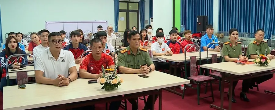 Các tuyển thủ thể thao Công an nhân dân đã được động viên tinh thần trước giờ lên đường tới Campuchia dự SEA Games 32. Ảnh: MINH MINH