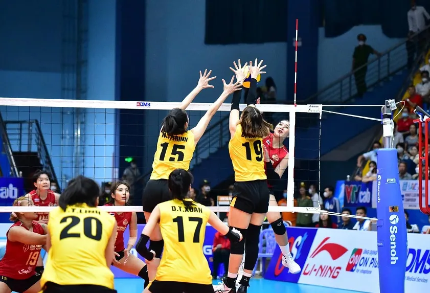 Hàng chắn của đội tuyển bóng chuyền nữ Việt Nam đã chơi khá hiệu quả tại giải đấu vừa bế mạc ở Vĩnh Phúc. Ảnh: SMM