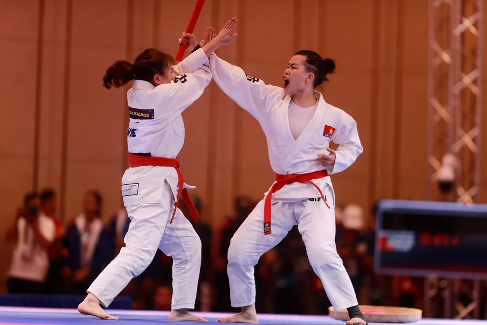 VĐV nữ của Việt Nam trong bài biểu diễn show và giành tấm HCĐ. Ảnh: DŨNG PHƯƠNG VĐV nữ của Việt Nam trong bài biểu diễn show và giành tấm HCĐ. Ảnh: DŨNG PHƯƠNG