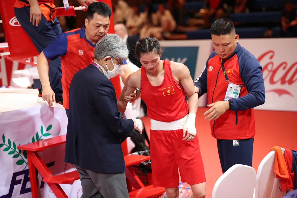 Nguyễn Thị Tâm gặp chấn thương đáng tiếc tại SEA Games 32. Ảnh: DŨNG PHƯƠNG