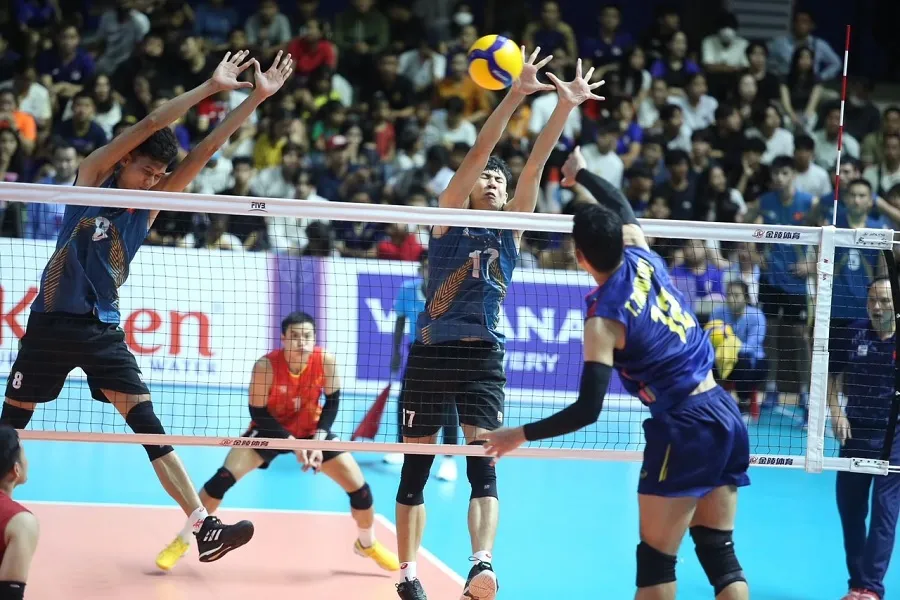 Hàng chắn của đội tuyển bóng chuyền nam Việt Nam đã chơi hiệu quả trong trận này. Ảnh: SMM