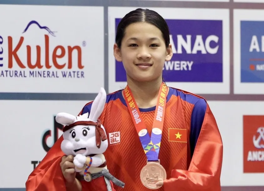 Gương mặt trẻ 14 tuổi của đội tuyển bơi Việt Nam tại SEA Games 32 đã giành HCĐ 100m tự do nữ là Nguyễn Thúy Hiền. Ảnh: DŨNG PHƯƠNG Gương mặt trẻ 14 tuổi của đội tuyển bơi Việt Nam tại SEA Games 32 đã giành HCĐ 100m tự do nữ là Nguyễn Thúy Hiền. Ảnh: DŨNG PHƯƠNG