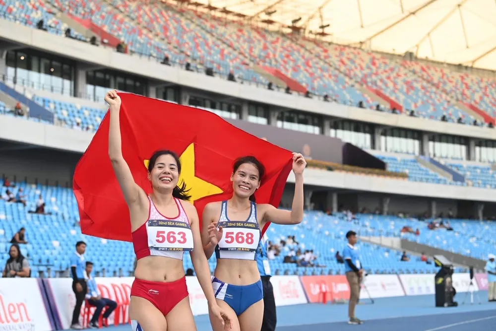 Hai tuyển thủ của nội dung 400m rào nữ đã có kết quả huy chương ở ngày thi đấu 11-5. Ảnh: DŨNG PHƯƠNG