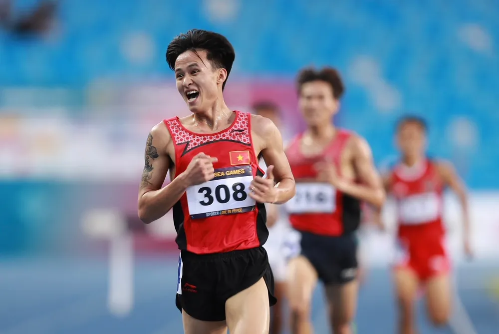 Nguyễn Trung Cường là nam VĐV duy nhất giành HCV nội dung cá nhân cho điền kinh Việt Nam tại SEA Games 32. Ảnh: DŨNG PHƯƠNG Nguyễn Trung Cường là nam VĐV duy nhất giành HCV nội dung cá nhân cho điền kinh Việt Nam tại SEA Games 32. Ảnh: DŨNG PHƯƠNG
