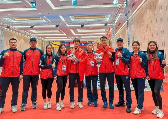 Vũ Thành An và ban huấn luyện cùng đồng đội tại SEA Games 32. Ảnh: D.P Vũ Thành An và ban huấn luyện cùng đồng đội tại SEA Games 32. Ảnh: D.P